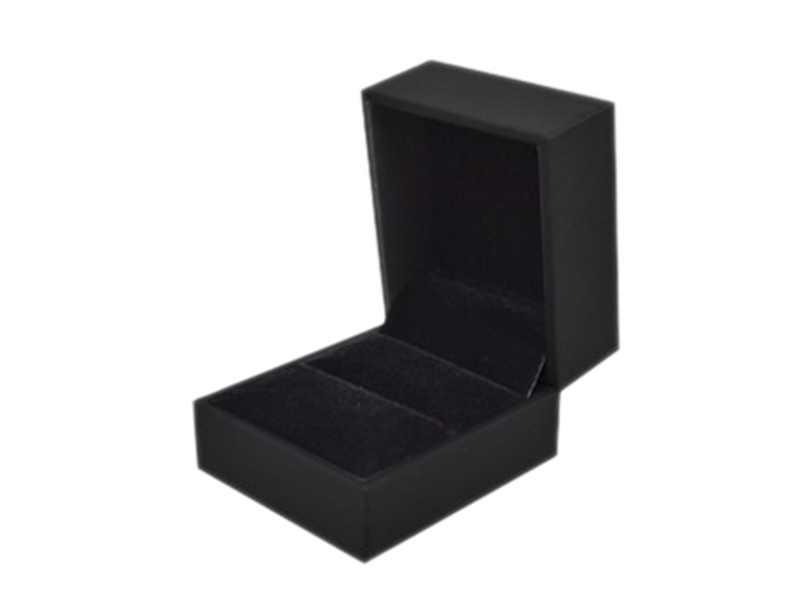 LUXURY SOFT-TOUCH BLACK RING BOX, 46x51x36mm