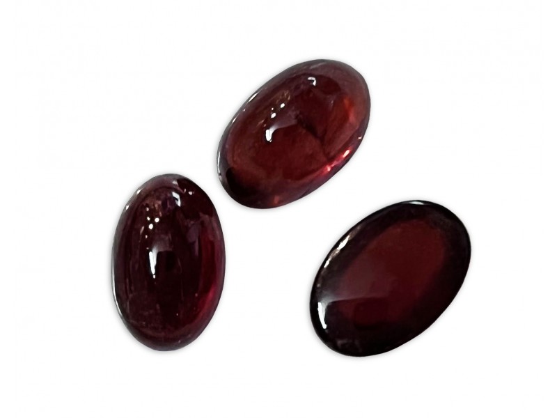 Garnet Cabochons, Oval, 4x6mm