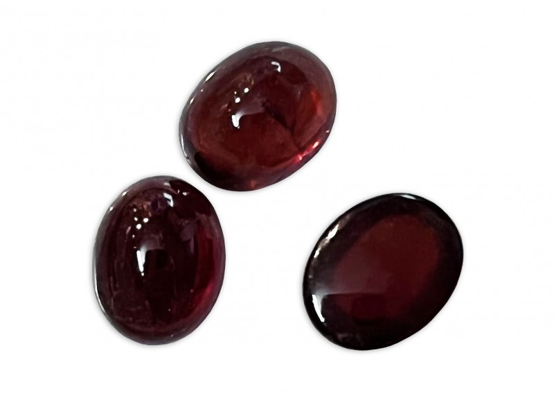 Garnet Cabochons, Oval, 8x10mm