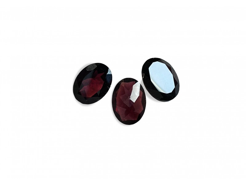 Garnet Cut Stone, Oval, 3 x 4 mm