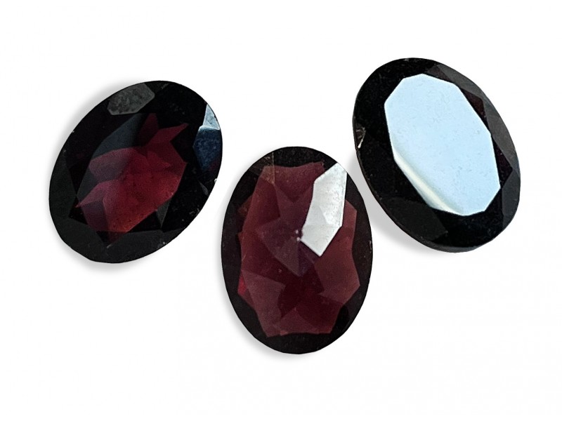 Garnet Cut Stone, Buff Top. oval shape