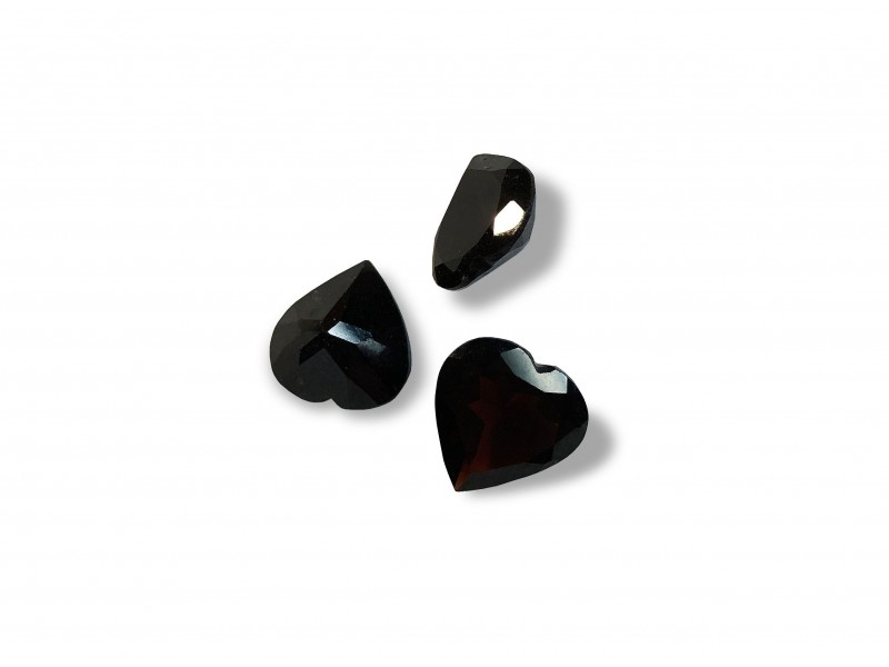 garnet faceted heart 8mm