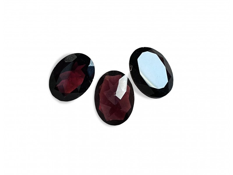 garnet faceted oval 4x6mm