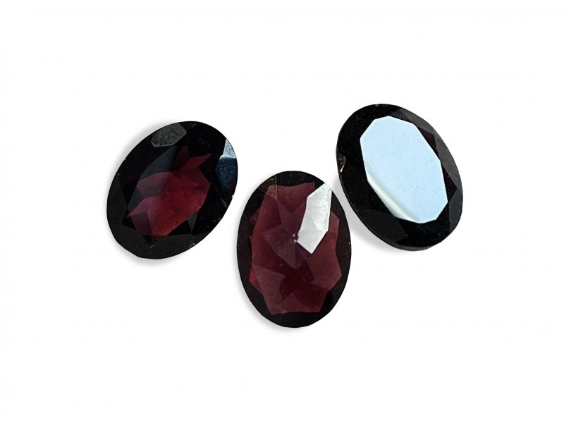 garnet faceted oval 6x8mm