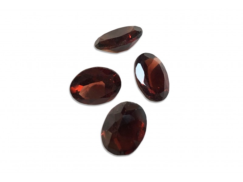 Garnet Cut Stone, Oval, 7 x 9 mm