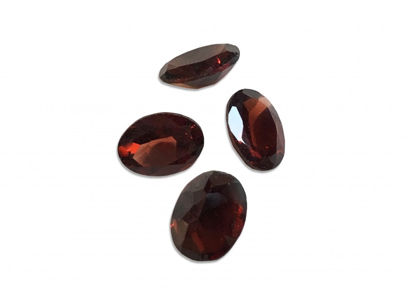 garnet faceted oval 7x9mm