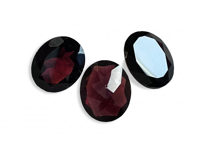garnet faceted oval 9x11mm