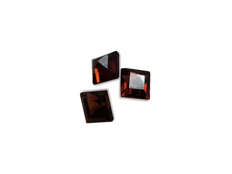 Garnet Cut Stone, Square, 3 mm