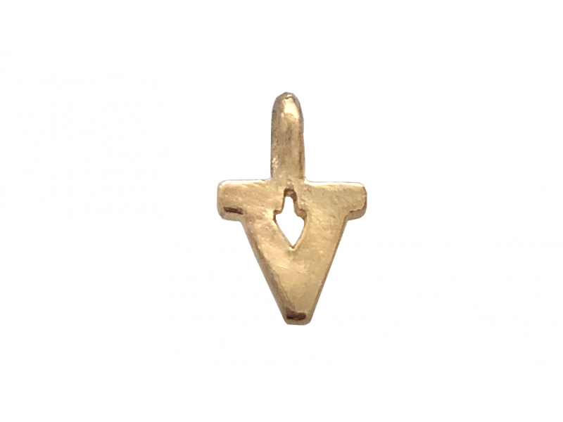 DEEP GOLD PLATE SMALL LETTER PENDANT - V